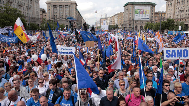 Marsz "Polska w Europie" dotarł na plac Konstytucji